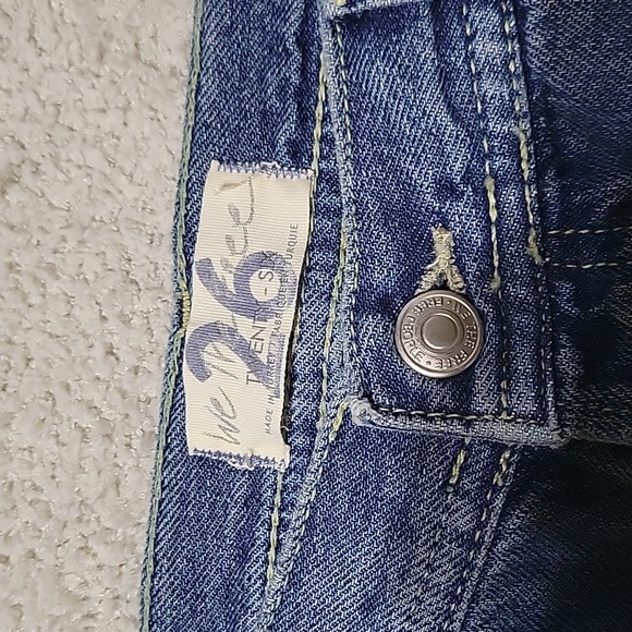 NWT-  FREE PEOPLE -Stylish Blue Frayed Hem Cropped Jeans. Sz 26 - Picture 2 of 10